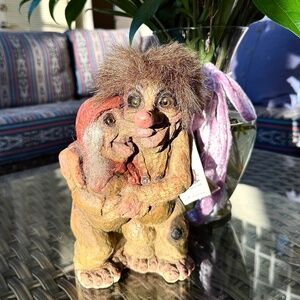 Adorable Nyform Couple Trolls Cuddling